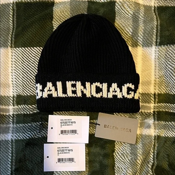 Authentic Balenciaga Black and White Logo Beanie - Picture 4 of 4